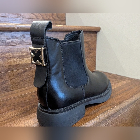 Black Spade Chelsea Boots With Gold Hardware Sz 6.5 /235 Vegan Leather - Picture 5 of 14
